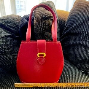Women’s smart looking shoulder bag